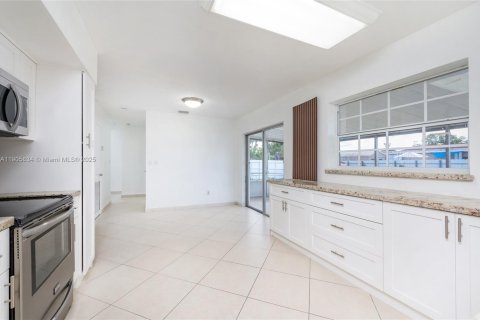 Villa ou maison à vendre à Miami Gardens, Floride: 4 chambres, 94.85 m2 № 1956314 - photo 22