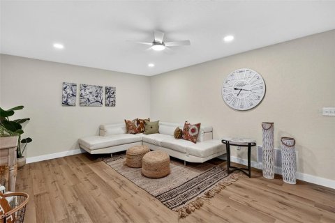 House in Port Orange, Florida 3 bedrooms, 146.04 sq.m. № 2203493 - photo 22