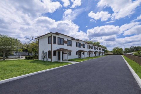 Immobilier commercial à Dania Beach, Floride № 2170389