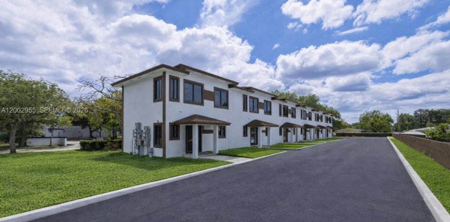 Immobilier commercial à Dania Beach, Floride № 2170389
