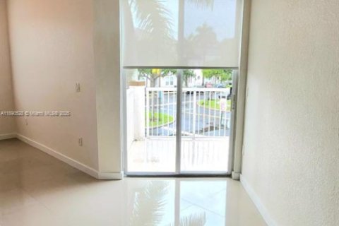 Condominio en venta en Miramar, Florida, 3 dormitorios, 138.52 m2 № 1944478 - foto 6