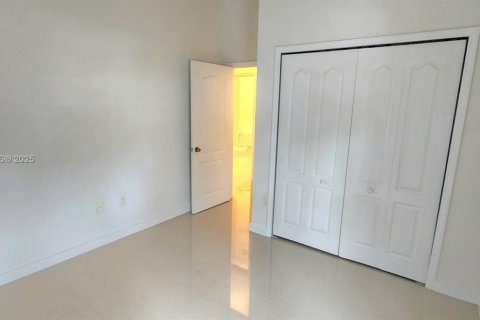 Condominio en venta en Miramar, Florida, 3 dormitorios, 138.52 m2 № 1944478 - foto 12