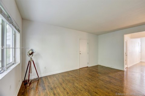Condo in Miami Beach, Florida, 1 bedroom  № 1850880 - photo 12