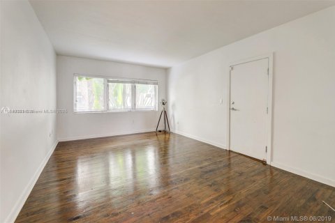 Condo in Miami Beach, Florida, 1 bedroom  № 1850880 - photo 9