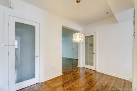 Condo in Miami Beach, Florida, 1 bedroom  № 1850880 - photo 15