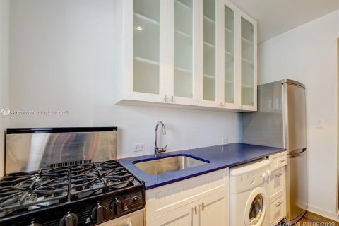 Condo in Miami Beach, Florida, 1 bedroom  № 1850880 - photo 21