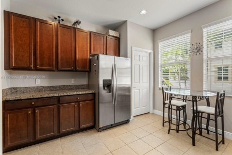 Купить таунхаус в Мирамар, Флорида 2 спальни, 163.51м2, № 2063975 - фото 13