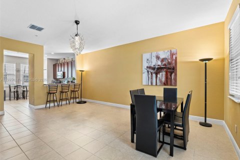 Купить таунхаус в Мирамар, Флорида 2 спальни, 163.51м2, № 2063975 - фото 8
