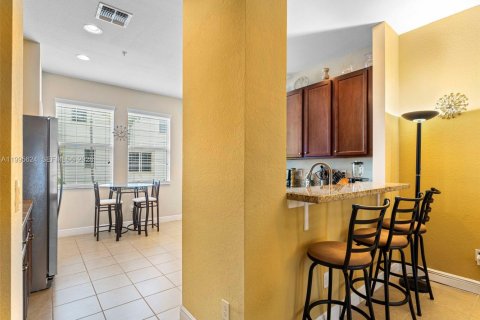 Купить таунхаус в Мирамар, Флорида 2 спальни, 163.51м2, № 2063975 - фото 9