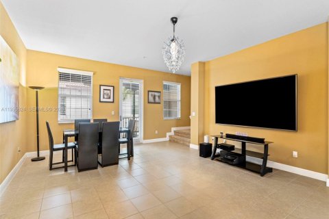 Купить таунхаус в Мирамар, Флорида 2 спальни, 163.51м2, № 2063975 - фото 6