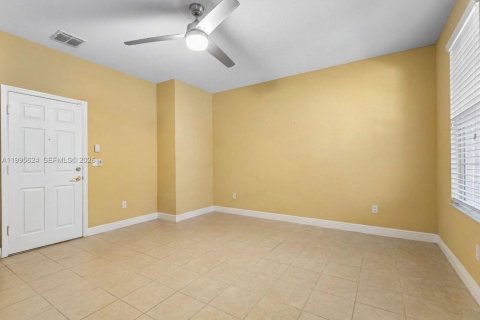 Купить таунхаус в Мирамар, Флорида 2 спальни, 163.51м2, № 2063975 - фото 3