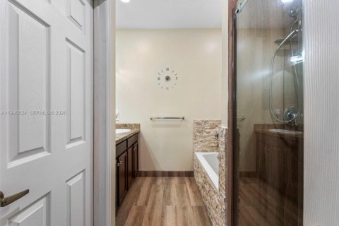 Купить таунхаус в Мирамар, Флорида 2 спальни, 163.51м2, № 2063975 - фото 18