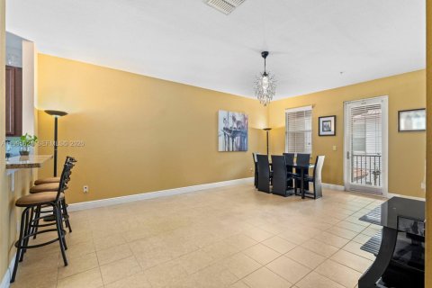 Купить таунхаус в Мирамар, Флорида 2 спальни, 163.51м2, № 2063975 - фото 7