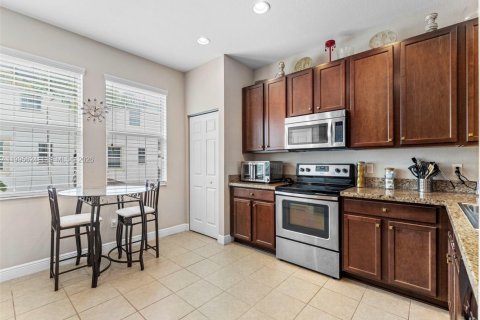 Купить таунхаус в Мирамар, Флорида 2 спальни, 163.51м2, № 2063975 - фото 10