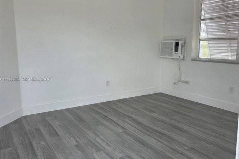 Снять в аренду виллу или дом в Майами-Спрингс, Флорида 10 спален, 574.97м2, № 2044884 - фото 7