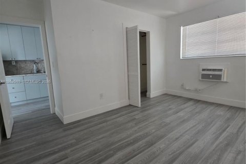 Снять в аренду виллу или дом в Майами-Спрингс, Флорида 10 спален, 574.97м2, № 2044884 - фото 11