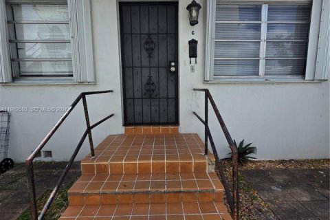 Дом в Майами-Спрингс, Флорида 10 спален, 574.97м2 № 2044884