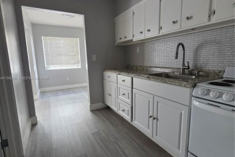 Снять в аренду виллу или дом в Майами-Спрингс, Флорида 10 спален, 574.97м2, № 2044884 - фото 5