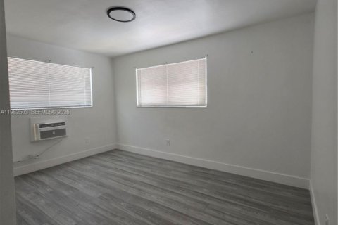 Снять в аренду виллу или дом в Майами-Спрингс, Флорида 10 спален, 574.97м2, № 2044884 - фото 12