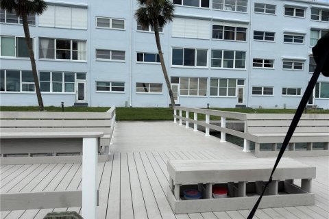 Condo in Saint Pete Beach, Florida, 2 bedrooms № 2208641 - photo 3