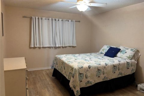 Condo in Saint Pete Beach, Florida, 2 bedrooms № 2208641 - photo 16