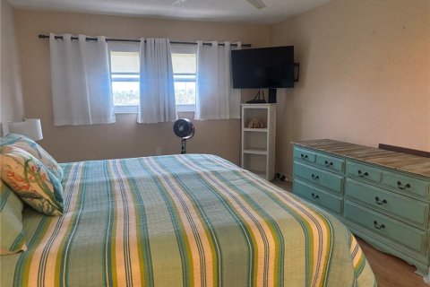 Condo in Saint Pete Beach, Florida, 2 bedrooms № 2208641 - photo 6