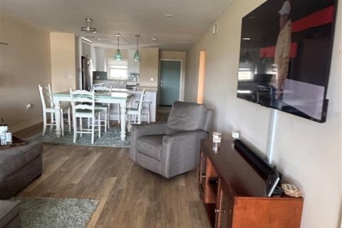 Condo in Saint Pete Beach, Florida, 2 bedrooms № 2208641 - photo 11