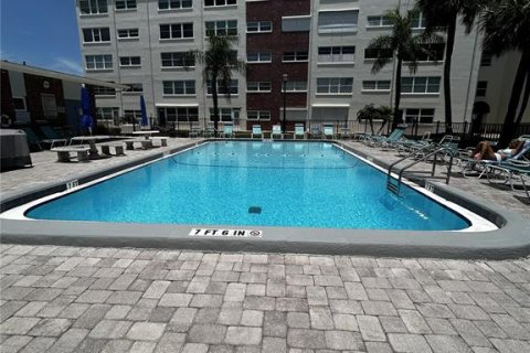 Condo in Saint Pete Beach, Florida, 2 bedrooms № 2208641 - photo 24