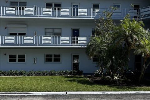 Condo in Saint Pete Beach, Florida, 2 bedrooms  № 2208641