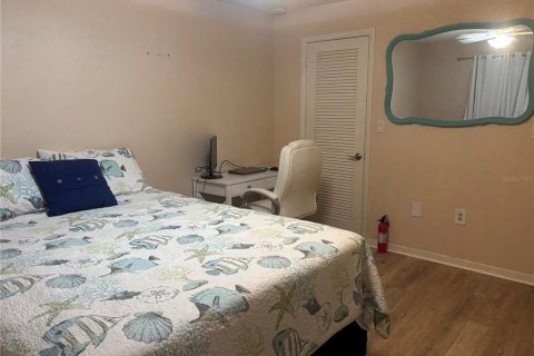 Condo in Saint Pete Beach, Florida, 2 bedrooms № 2208641 - photo 15