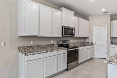 House in Ocala, Florida 4 bedrooms, 237.18 sq.m. № 2238204 - photo 11