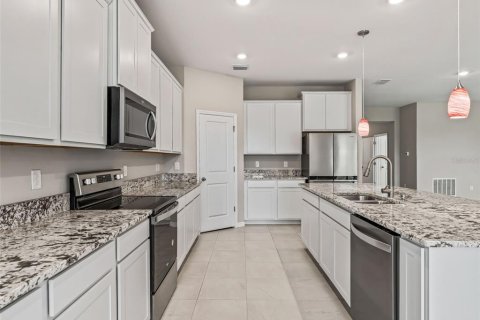 House in Ocala, Florida 4 bedrooms, 237.18 sq.m. № 2238204 - photo 12