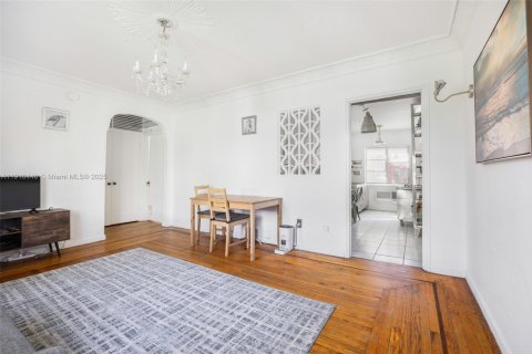 Condominio en venta en Miami Beach, Florida, 1 dormitorio, 72.46 m2 № 2035659 - foto 10