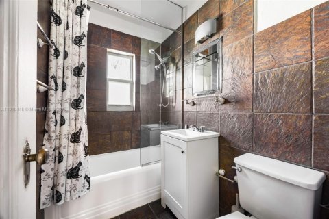 Condominio en venta en Miami Beach, Florida, 1 dormitorio, 72.46 m2 № 2035659 - foto 13