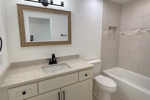 House in Pinellas Park, Florida 3 bedrooms, 164.99 sq.m. № 1902907 - photo 22