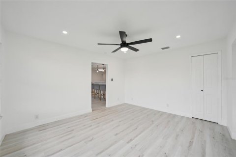 House in Pinellas Park, Florida 3 bedrooms, 164.99 sq.m. № 1902907 - photo 24