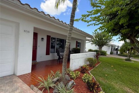 House in Pinellas Park, Florida 3 bedrooms, 164.99 sq.m. № 1902907 - photo 26
