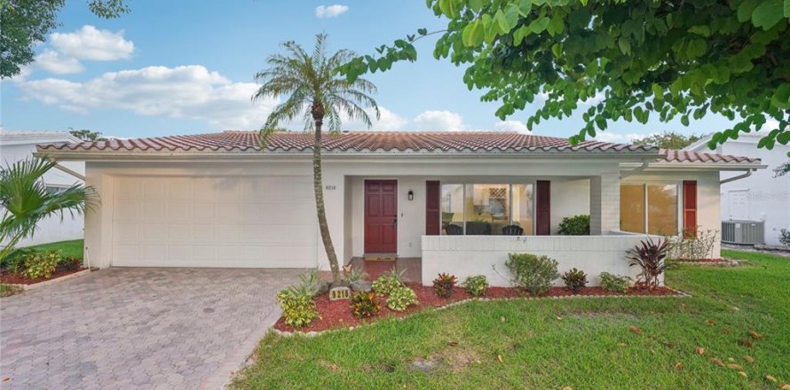 House in Pinellas Park, Florida 3 bedrooms, 164.99 sq.m. № 1902907