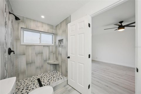 House in Pinellas Park, Florida 3 bedrooms, 164.99 sq.m. № 1902907 - photo 18