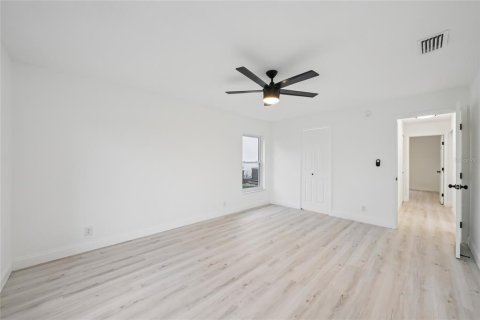 House in Pinellas Park, Florida 3 bedrooms, 164.99 sq.m. № 1902907 - photo 14