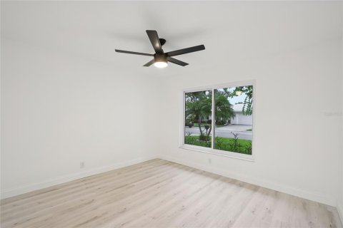 House in Pinellas Park, Florida 3 bedrooms, 164.99 sq.m. № 1902907 - photo 21