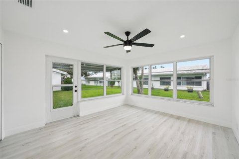 House in Pinellas Park, Florida 3 bedrooms, 164.99 sq.m. № 1902907 - photo 25