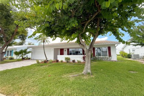 House in Pinellas Park, Florida 3 bedrooms, 164.99 sq.m. № 1902907 - photo 2