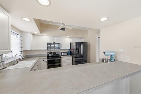 Купить кондоминиум в Ларго, Флорида 10 комнат, 167.32м2, № 2216928 - фото 11