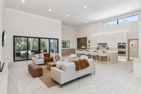 House in Winter Springs, Florida 6 bedrooms, 569.68 sq.m. № 2117587 - photo 4
