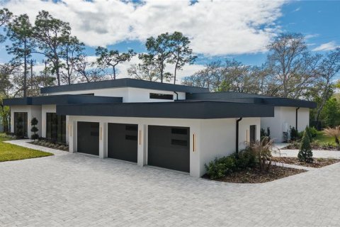 House in Winter Springs, Florida 6 bedrooms, 569.68 sq.m. № 2117587 - photo 2