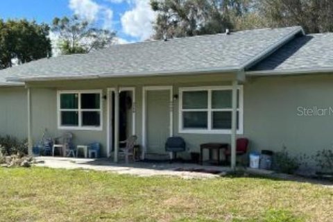 Commercial property in De Leon Springs, Florida 4 bedrooms, 166.48 sq.m. № 1718256 - photo 1
