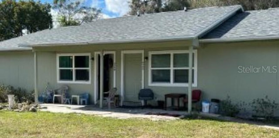 Commercial property in De Leon Springs, Florida 4 bedrooms, 166.48 sq.m. № 1718256