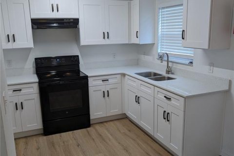 Commercial property in De Leon Springs, Florida 4 bedrooms, 166.48 sq.m. № 1718256 - photo 7