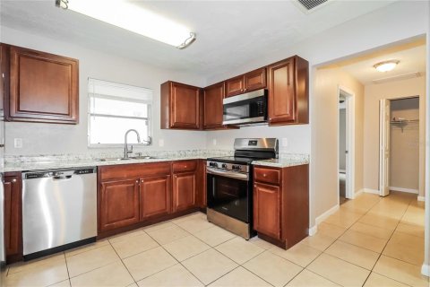 House in Seminole, Florida 3 bedrooms, 147.16 sq.m. № 1851874 - photo 7